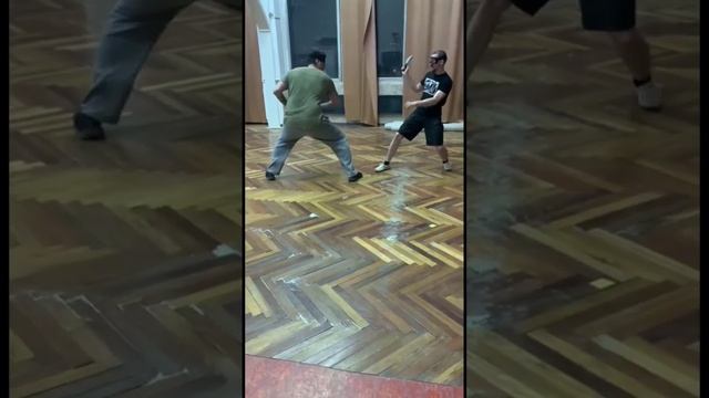 Подрезка руки. Ножевой бой #shorts смотреть онлайн