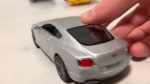 Гонка игрушечных машинок   Бентли против ламборгини для детей