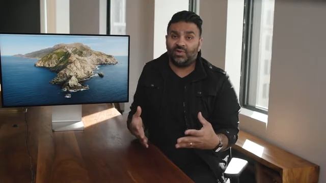 Professionals review the Mac Pro смотреть онлайн