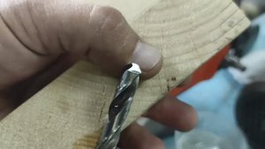 Запомни эту хитрость как заточить сверло за 10 секунд! Сможет даже школьник!