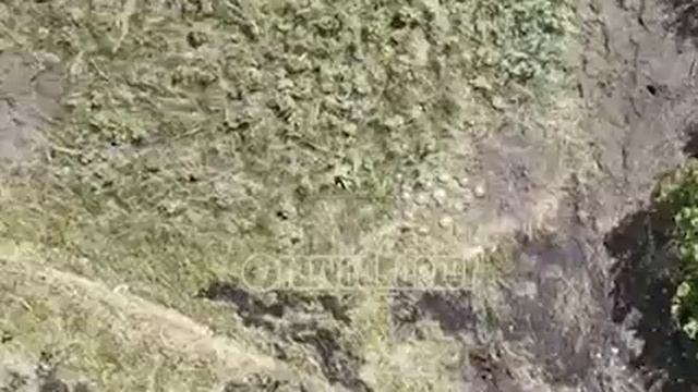 Разминирование дороги с помощью сброса с коптера.