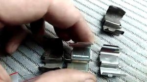 Mazda MPV-1  ЗАМЕНА ТОРМОЗНЫХ КОЛОДОК пружинки на тормозные колодки.