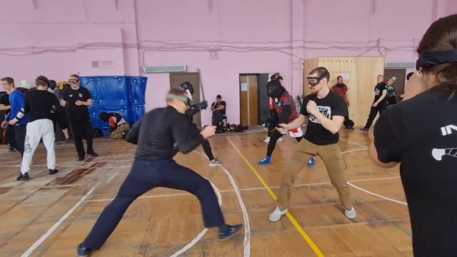 24 Открытый Оружейный Ковёр в Потоке смотреть онлайн