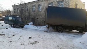Вытаскиваем МАЗ газелью, у МАЗа нет задней скорости
