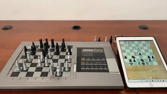 Saitek Cougar Chess Computer vs. Hiarcs Chess on iPad 👑 Gadgetify