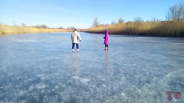 ЗИМНИЕ КАНИКУЛЫ ПРОДОЛЖАЮТСЯ, МЫ ОПЯТЬ НА РЕЧКЕ смотреть онлайн