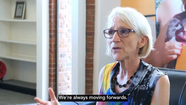 Elizabeth shares her experience at Perkins смотреть онлайн