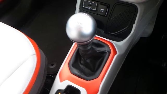 YP17PCV- Jeep Renegade 1.4 Multiair Limited 5dr in White смотреть онлайн