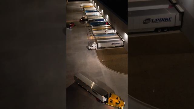 JASKO - Truck # 182 delivery at Amazon DC in Goodyear, AZ. смотреть онлайн