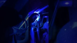 моторное масло светится в ультрофиолете, а дешёвый антифриз с завода без флуоресцентных добавок