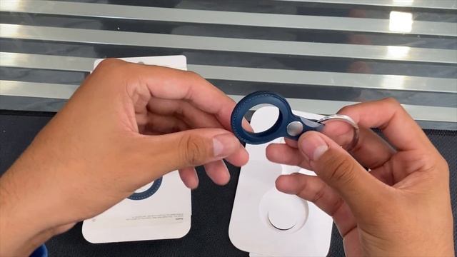 Apple AirTags Unboxing and Review смотреть онлайн