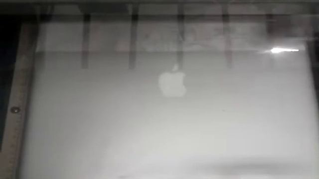 Laser etching a Mac Book Pro смотреть онлайн