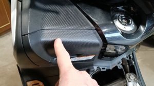 Yamaha T-MAX 530 проверка воздушного фильтра перед первым гаражным тест-драйвом