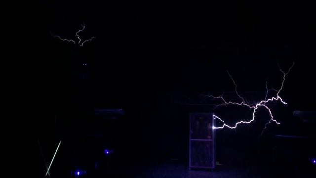 Tesla Show смотреть онлайн