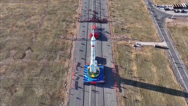 🚀 Космический корабль «Шэньчжоу-19» доставили на стартовую площадку