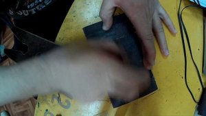 Простой нательный крест из красного дерева