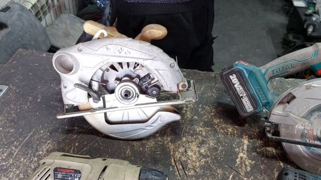 Какой лучше взять для дома 🤔 на 220ил акб смотреть онлайн