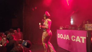 Doja cat live in Paris “wine pon you” feat Konchens