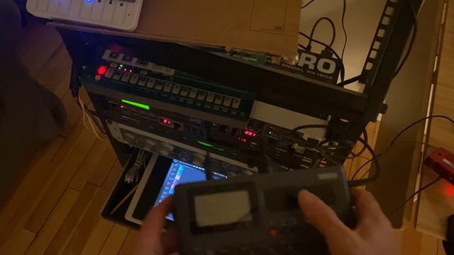 iDNA - Genome iOS Sequencer App on iPad 2 & Alesis iO Dock Midi Thru to Old School Romplers смотреть онлайн