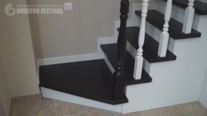 Лестница в на второй этаж с обшивкой деревом