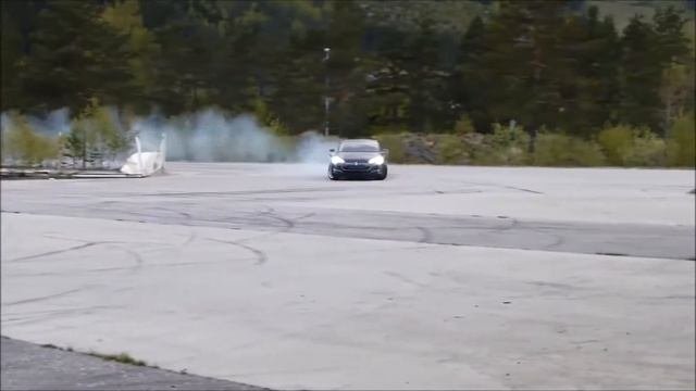 Дрифт на Tesla Model S