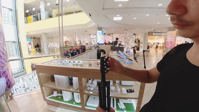 Установка стандартного штатива на кольцевую селфи-лампу смотреть онлайн