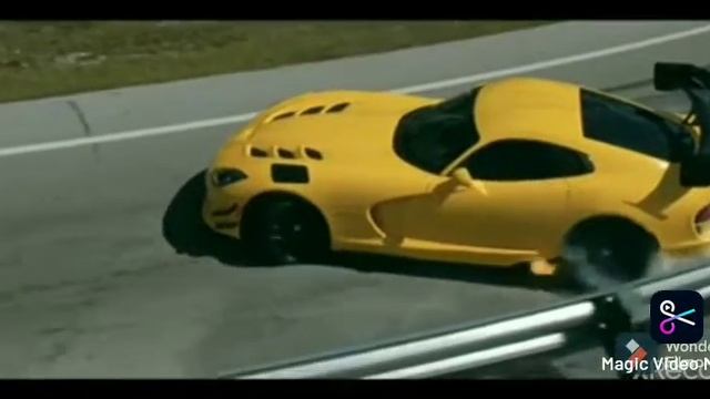 Yellow Viper on street смотреть онлайн