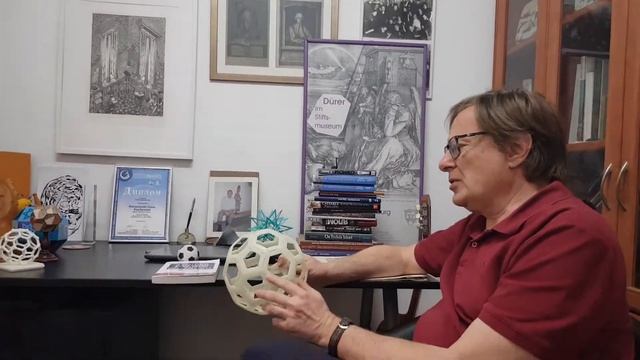 О книге Евгения Каца Фуллерены: углеродные нанотрубки и нанокластеры: родословная форм и идей