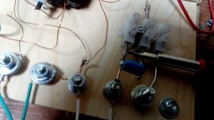 ВВ разрядник на конденсаторе последовательного резонанса выходной L3 в Блокинг генераторе. Схема