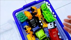 Грузовик Тема и город машин. Скорая, полиция, автовоз и дорожные знаки. Мультики про машинки