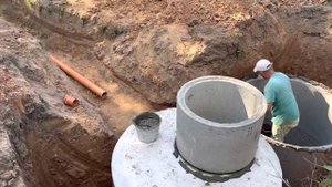 Из выгребной ямы в переливной септик из бетонных колец за 4 часа.