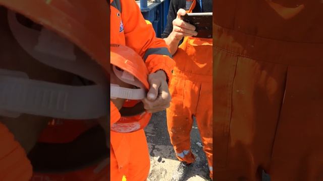 Как спасает каска🤣🤣🤣часть 1 смотреть онлайн