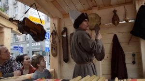 Игра на гуслях, гудке, колёсной лире и древней балалайке