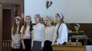 Группа девочек - «Поднималось солнце над землёй»