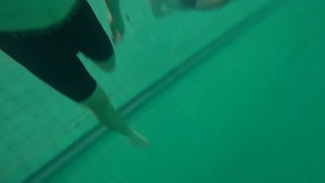 Пришел я в бассейн и увидел там ТАКОЕ смотреть онлайн