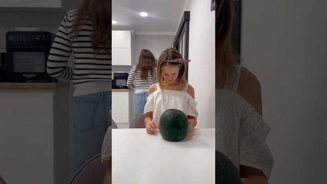 Короче говоря Алинка спрятала Coca Cola в арбуз #shortsFunny video by Alinka Malinka TV