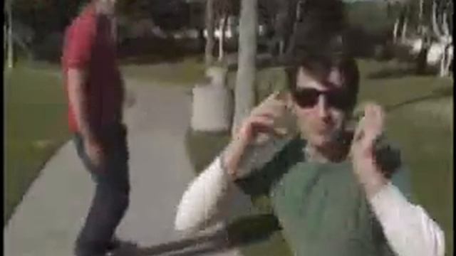 Очки ловит.ПРИКОЛЬНО.flv смотреть онлайн