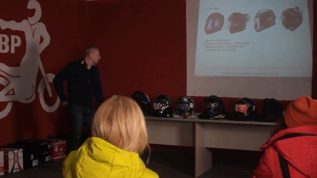 Лекция о шлемах в мотошколе (Часть 3) смотреть онлайн