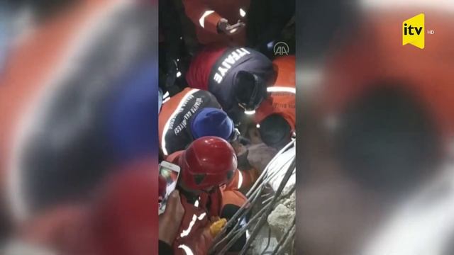 Hatayda 7 yaşlı Asya 95 saatdan sonra dağıntılar altından belə çıxarıldı смотреть онлайн