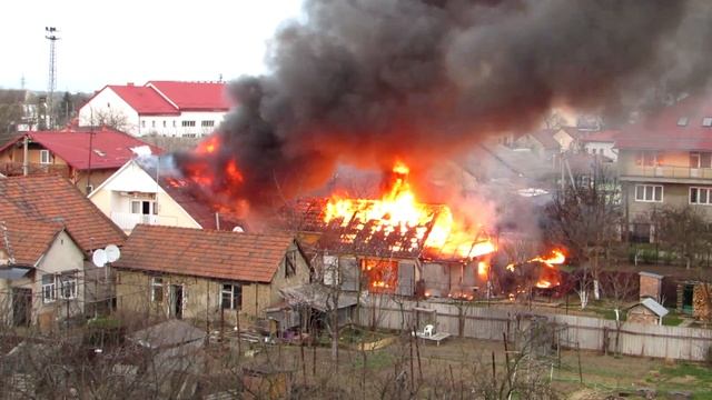 Горит частный дом. смотреть онлайн