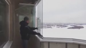 Безрамное остекление круглого балкона