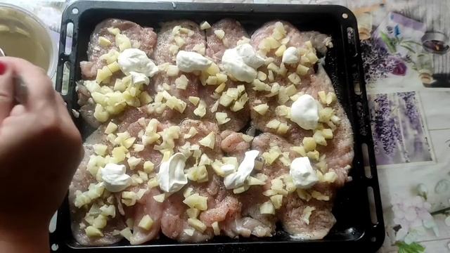 Курочка под сырно-ананасовой шапочкой