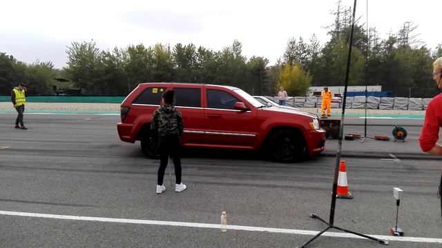 Jeep SRT8 bi-turbo Brno смотреть онлайн