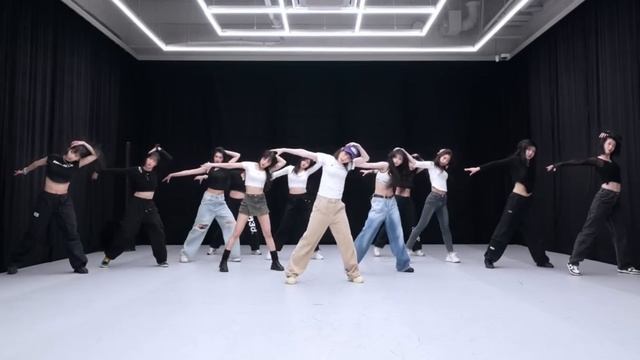 EVERGLOW - ZOMBIE dance practice mirrored