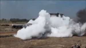 Тушение нефтеналивной железнодорожной эстакады-Fire-extinguishing of railroad overpass