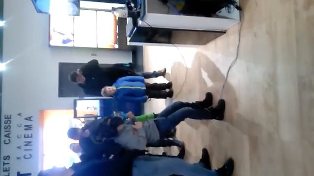 Игровые очки виртуальной реакции пацан кричит на горке смотреть онлайн