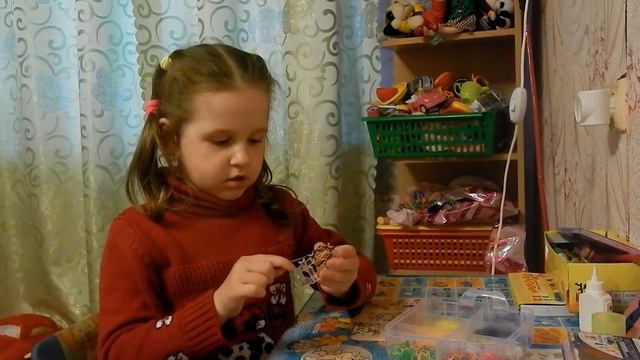 колечко-брелок-игрушка из резинок