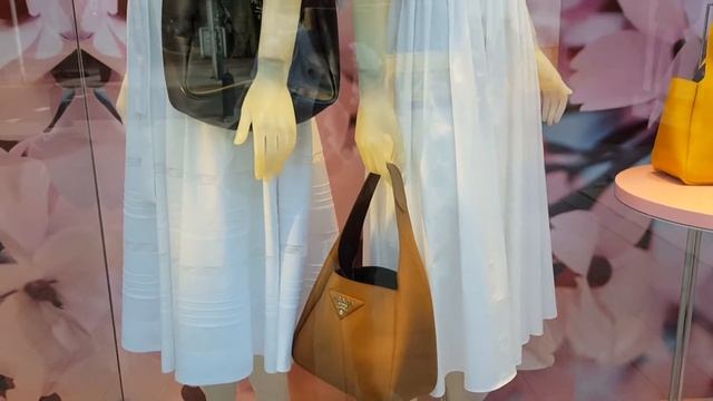 Дюссельдорф, встреча с друзьями, Часть третья (прогулка по Кёнигсаллее). Влог. Июль 2020 смотреть онлайн