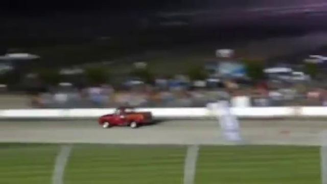 Dodge Lil Red Wagon Truck vs Black Truck Friday Night Drgas смотреть онлайн