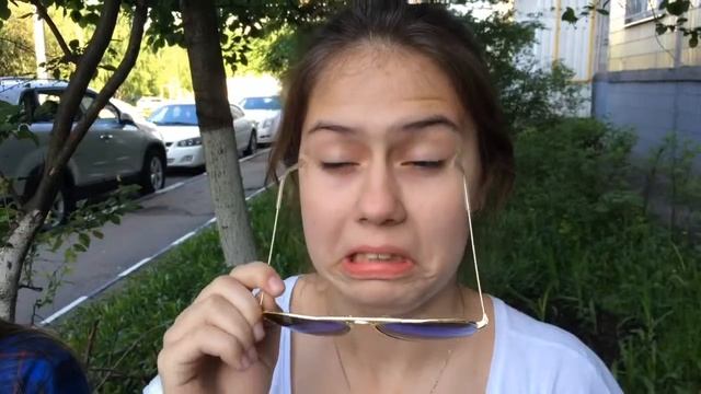 Как нормальные люди одевают очки/ Как я ... смотреть онлайн